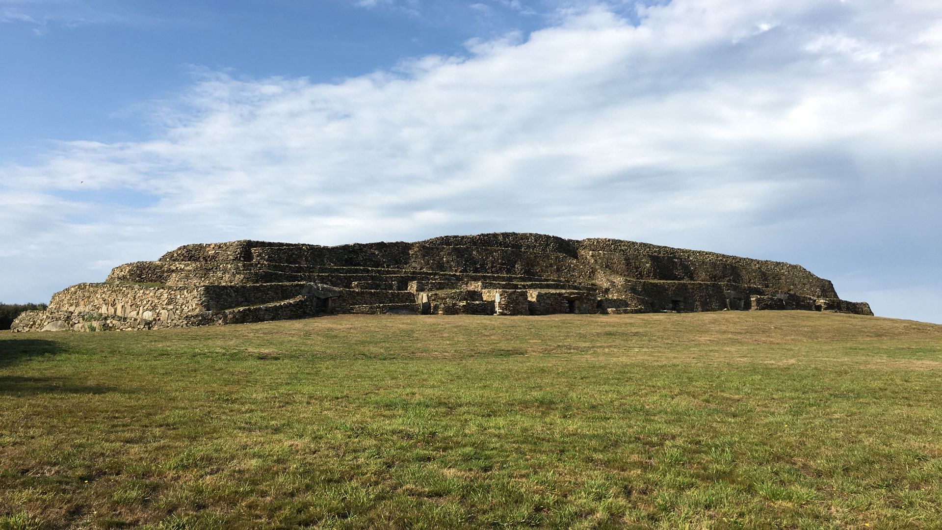 File:Plouezoc’h - Cairn de Barnenez - 17-09-2021 - 10.jpg