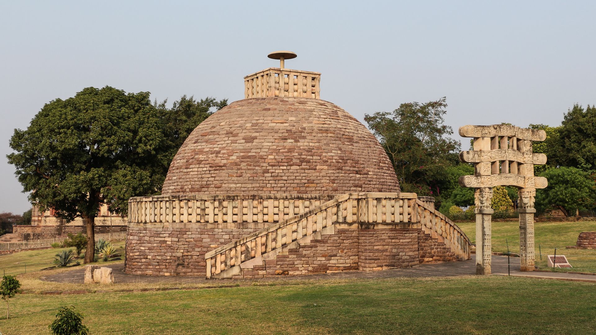 File:Stupa 3, Sanchi 01.jpg