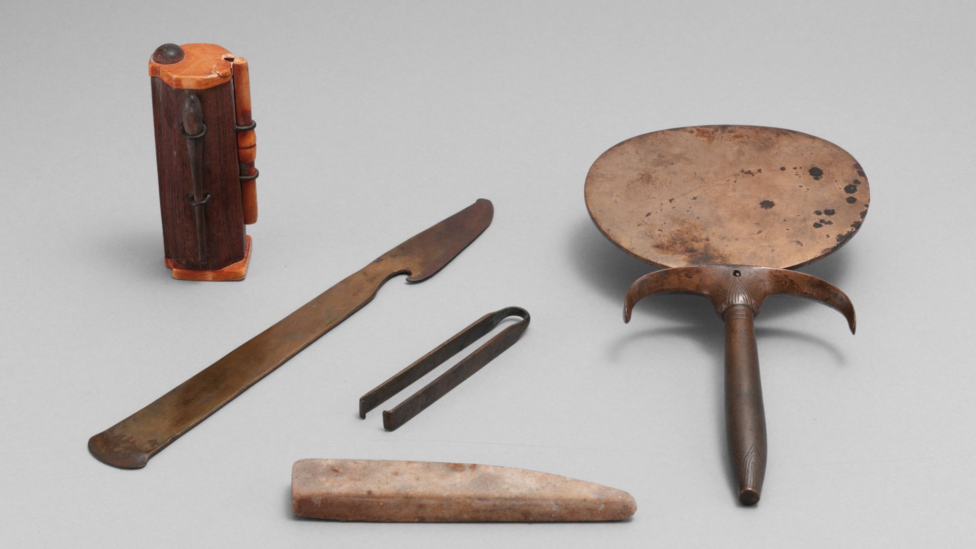 File:Egyptian cosmetic set.jpg