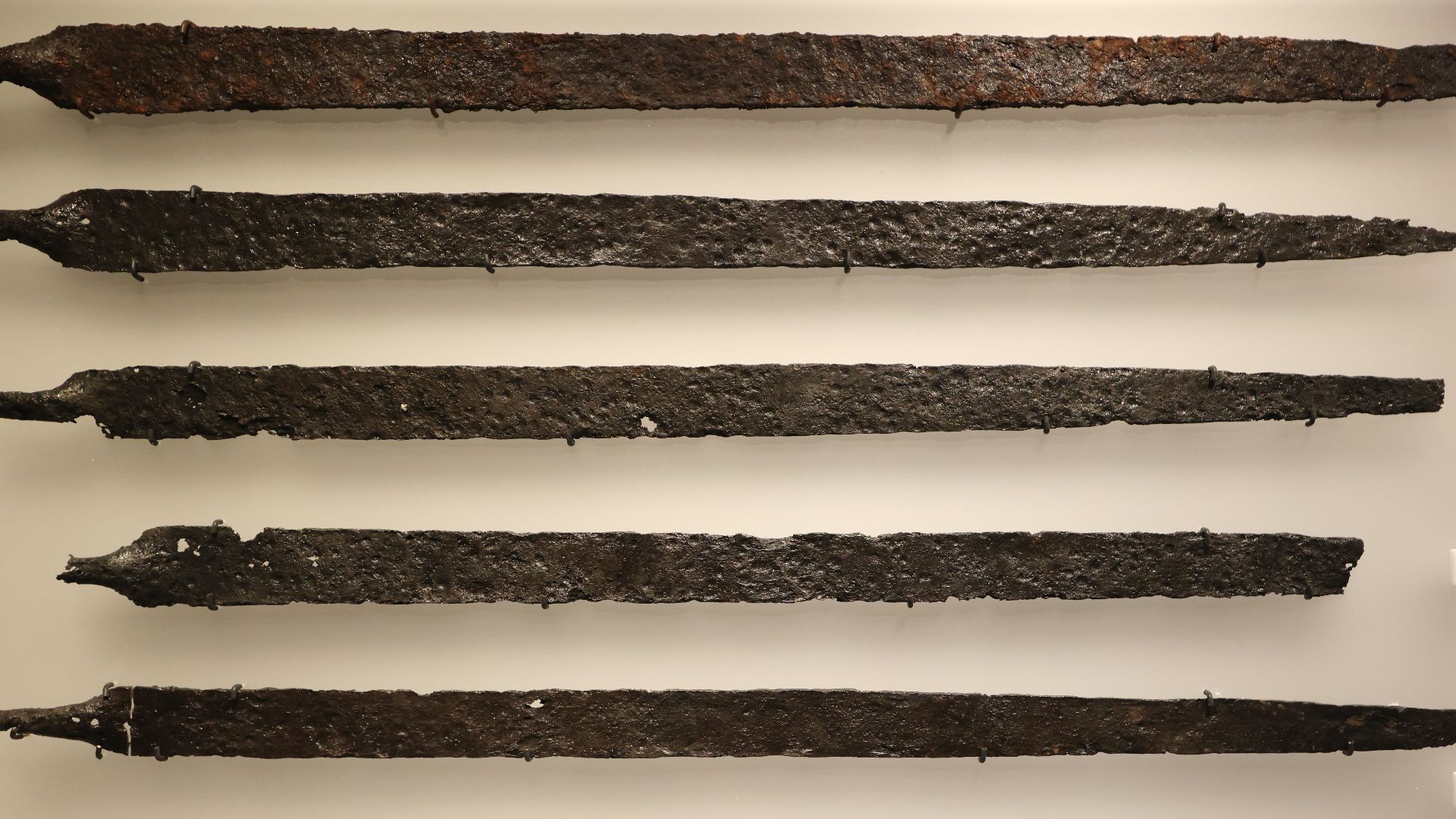 File:British celtic Iron bar currency.JPG