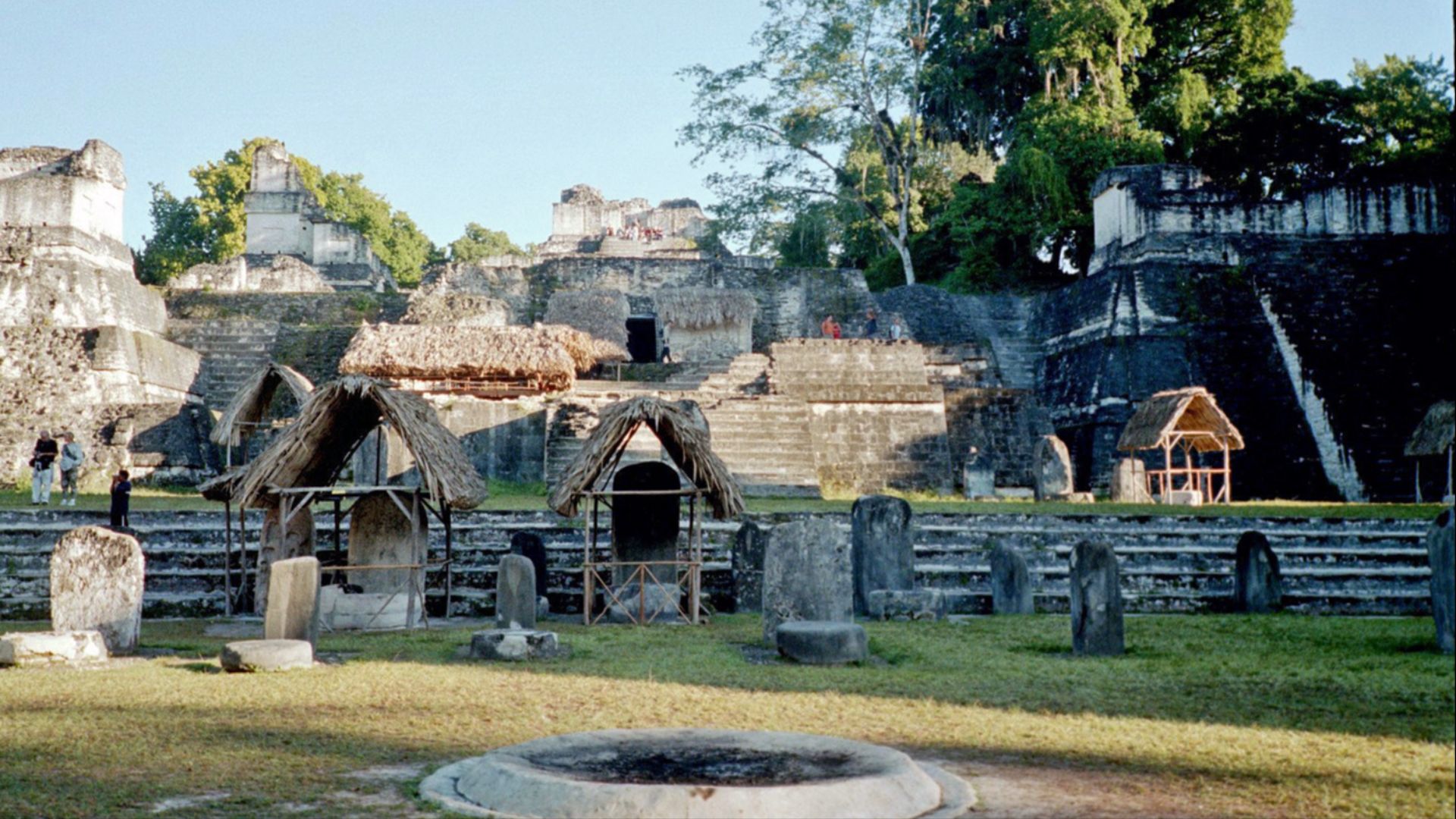 File:Tikal Marzo 2003 - Stelae with thatched roofs.jpg