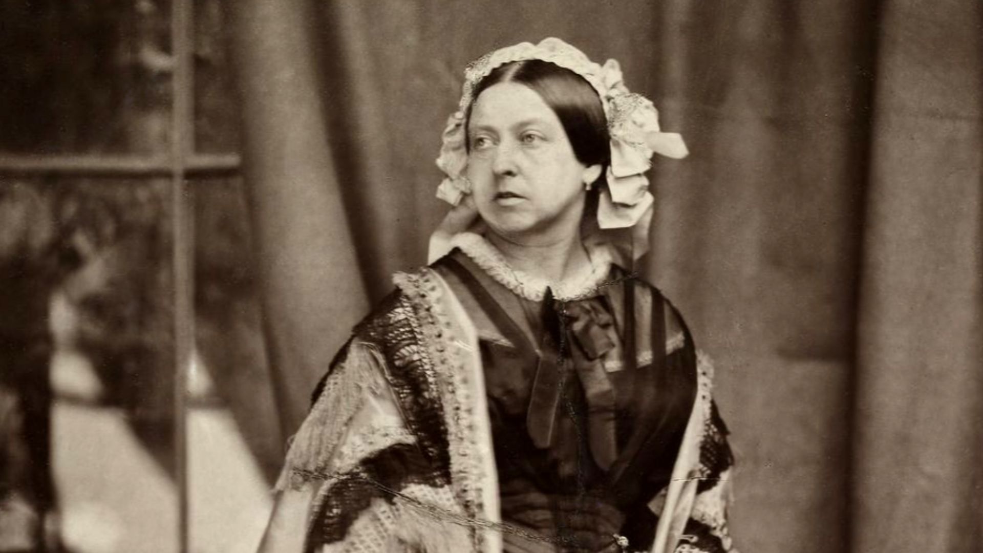 File:Queen Victoria by JJE Mayall, 1860.png