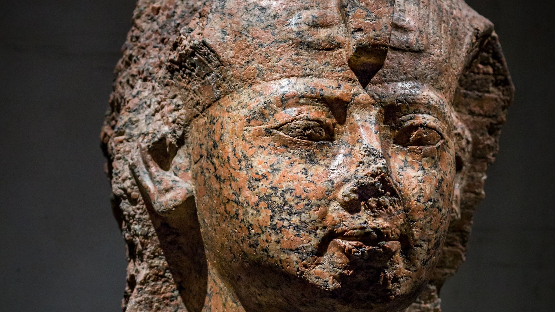 File:Colossal portrait head of pharaoh Hatshepsut - München SMAEK 5900 - 06.jpg