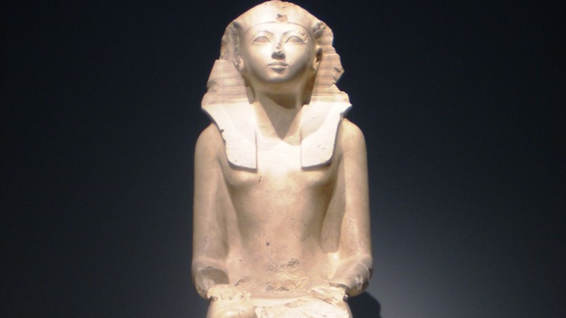 File:Seated Statue of Hatshepsut - July 2009 - Sarah Stierch.jpg