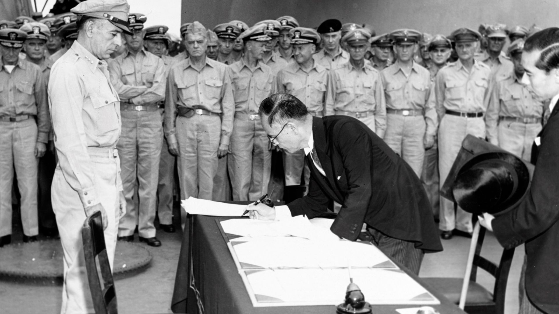 File:Mamoru Shigemitsu signs the Instrument of Surrender, officially ending the Second World War - Alt.jpg
