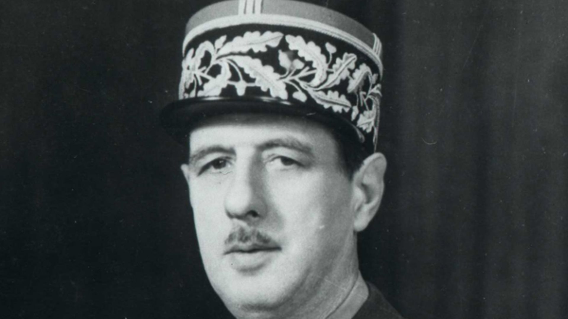 File:General Charles de Gaulle in 1945.jpg