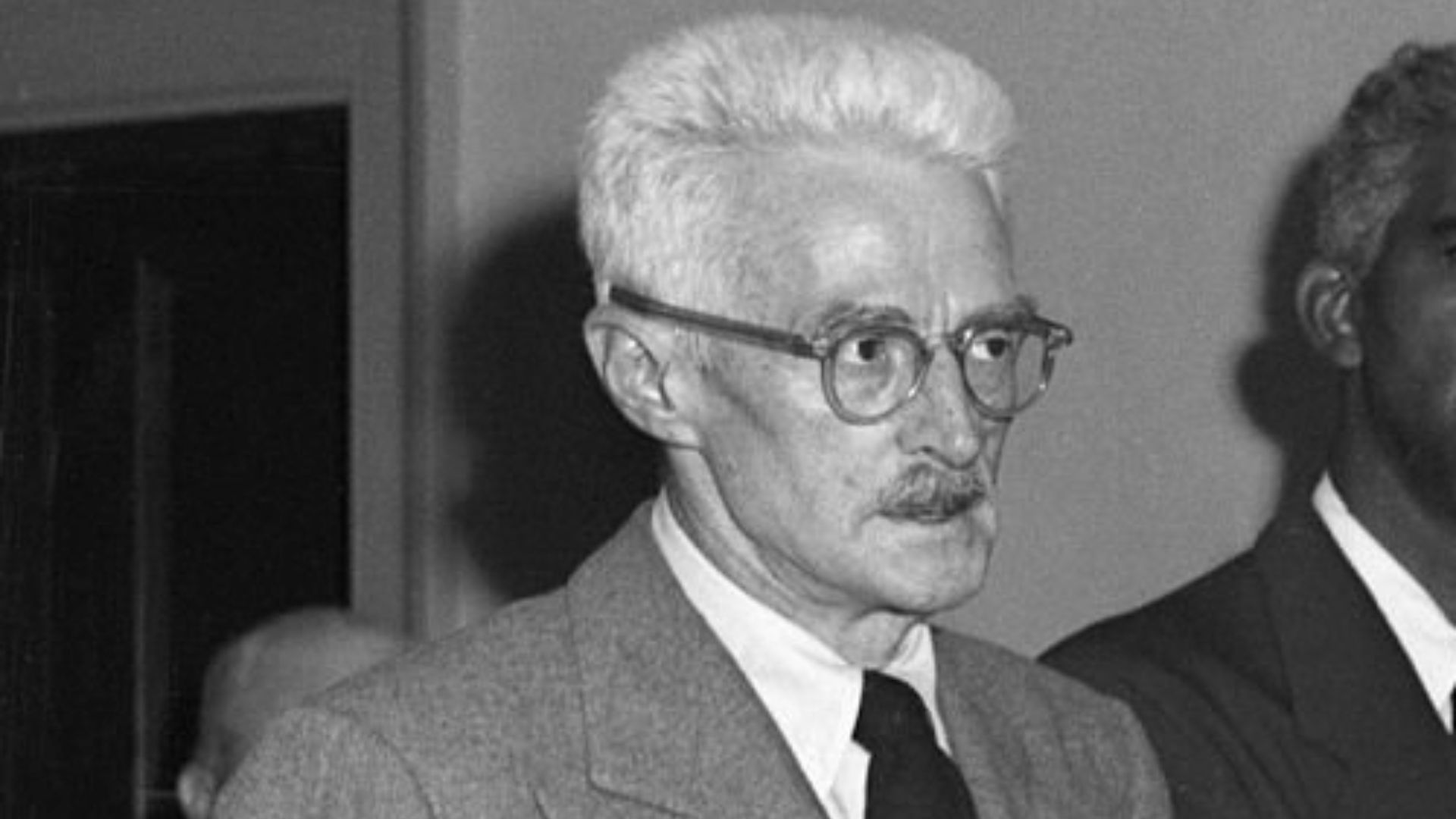 File:Dashiell Hammett 1951.jpg