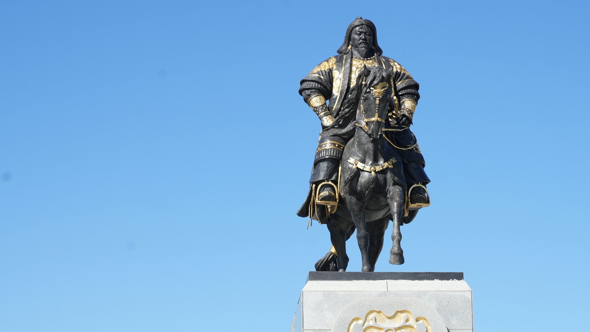 Monumental statue of a historical figure on horseback.