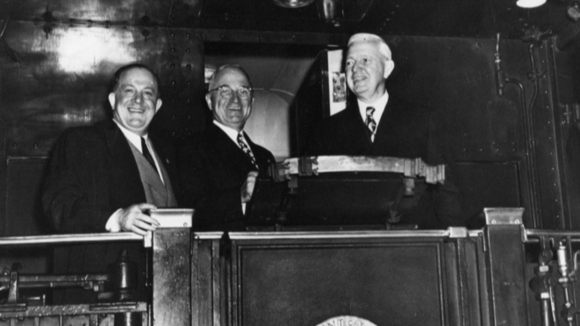 File:Harry S. Truman and Martin Kennelly on presidential train 64-869.jpg