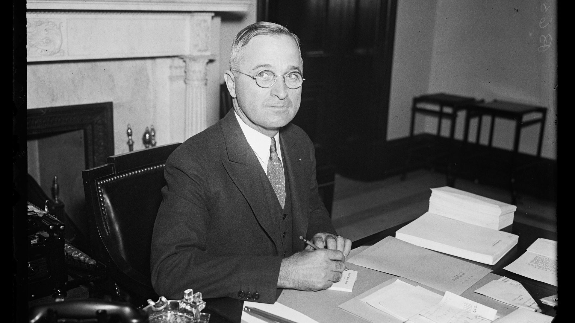 File:Harry S. Truman(?) LCCN2016890263.jpg