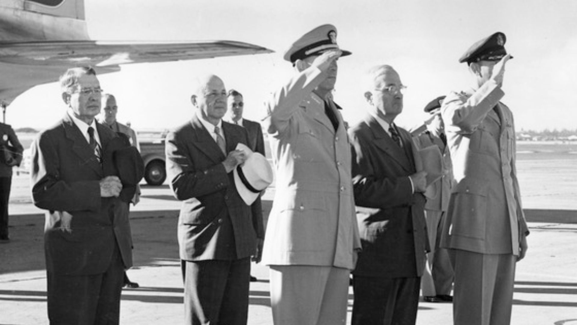 File:President Harry S. Truman at Hickam Field, Honolulu, Hawaii.jpg