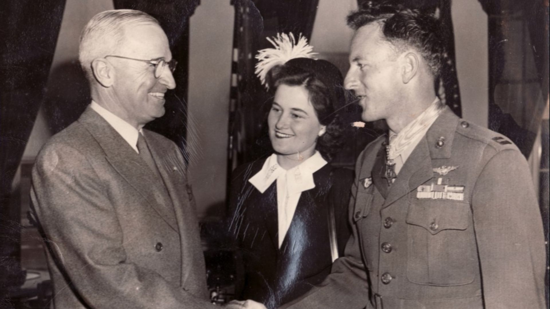 File:Marine Corps Captain Jefferson DeBlanc awarded the Medal of Honor by President Truman (1946).png