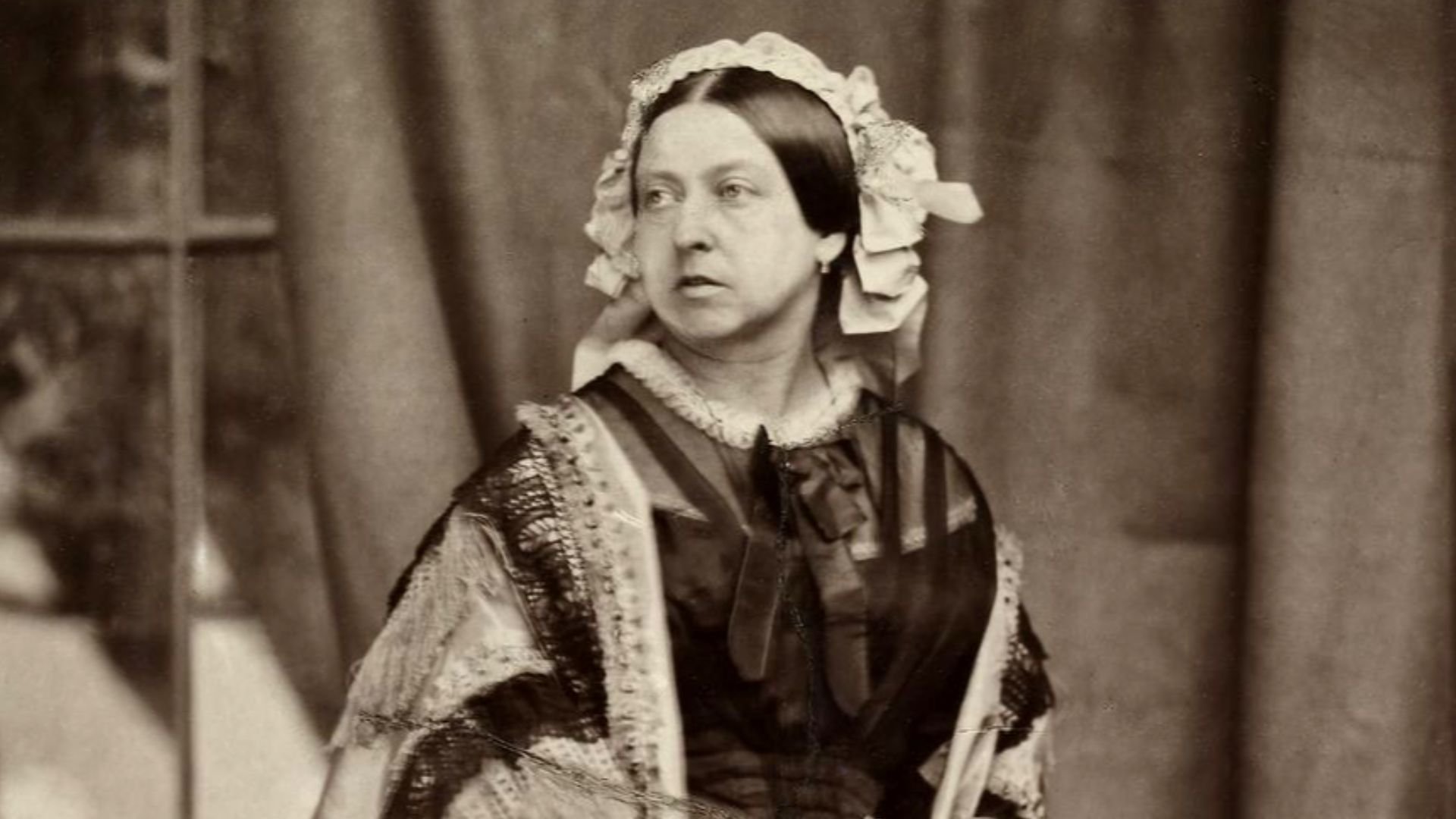 File:Queen Victoria by JJE Mayall, 1860.png