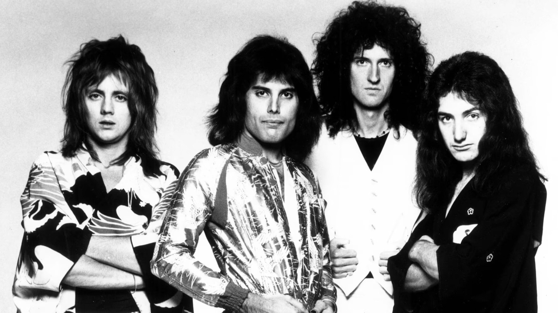 File:Queen A Night At The Opera (1975 Elektra publicity photo 02).jpg