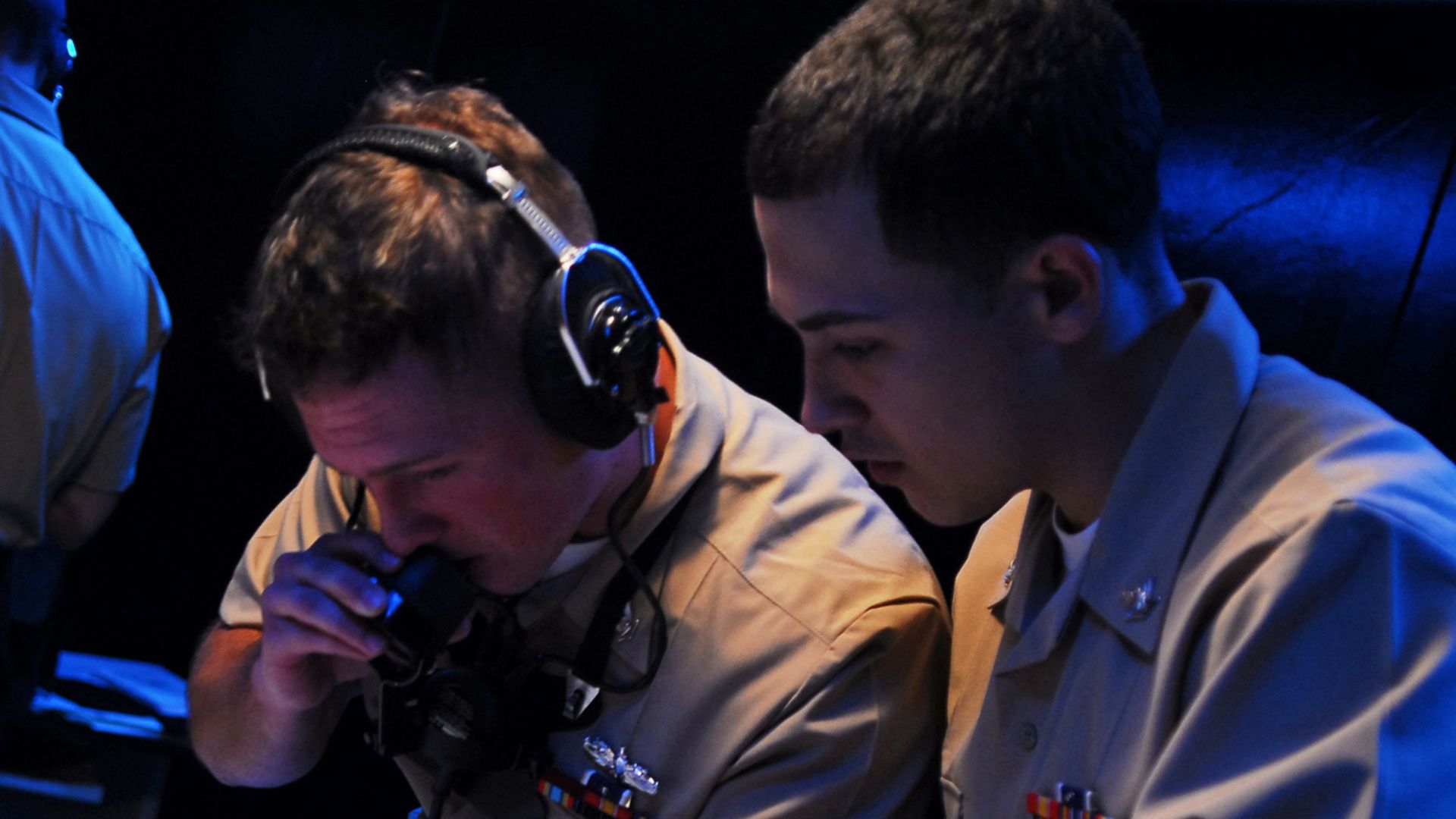 File:US Navy 100615-N-2218S-003 Operations Specialist 3rd Class Alexander Ruiz, right, and Operations Specialist 3rd Class Jonathan Schnider, assigned to the amphibious transport dock ship USS Denver (LPD 9),.jpg