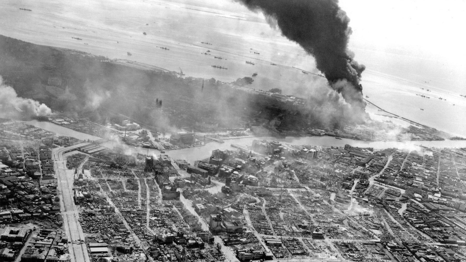 File:Smoke in manilia world war 2.jpg