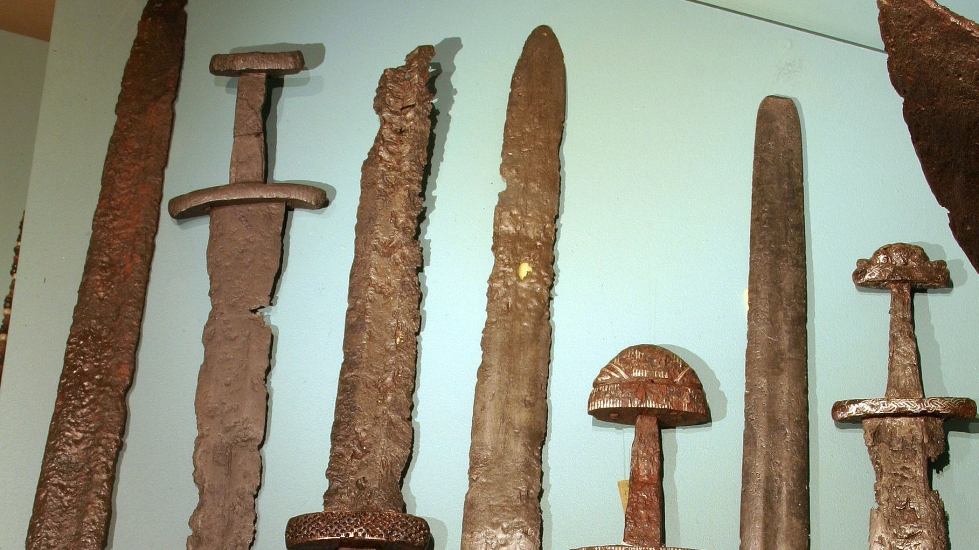 File:Viking swords at Bergen Museum.jpg