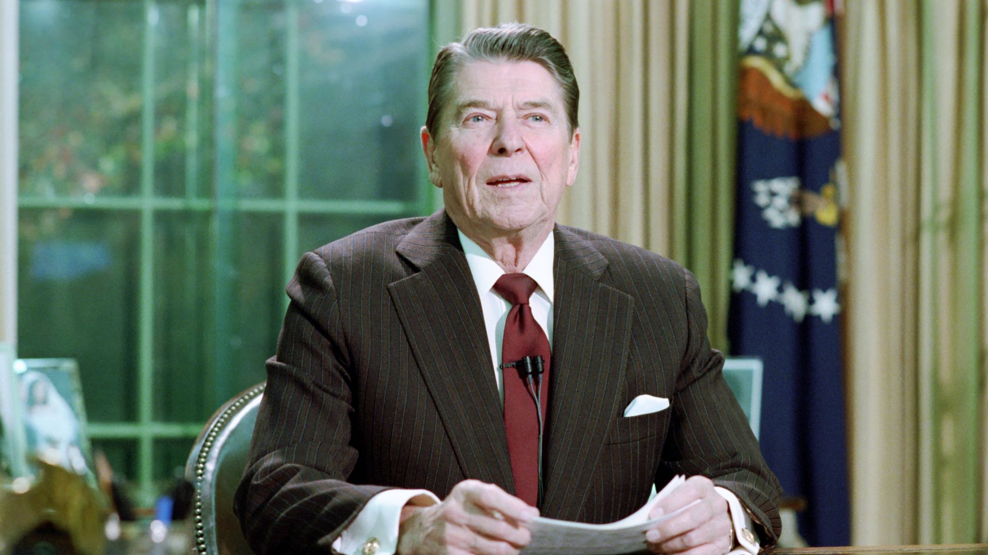 File:President Ronald Reagan during his address to the Nation on Iran Contra Controversy in the Oval Office.jpg
