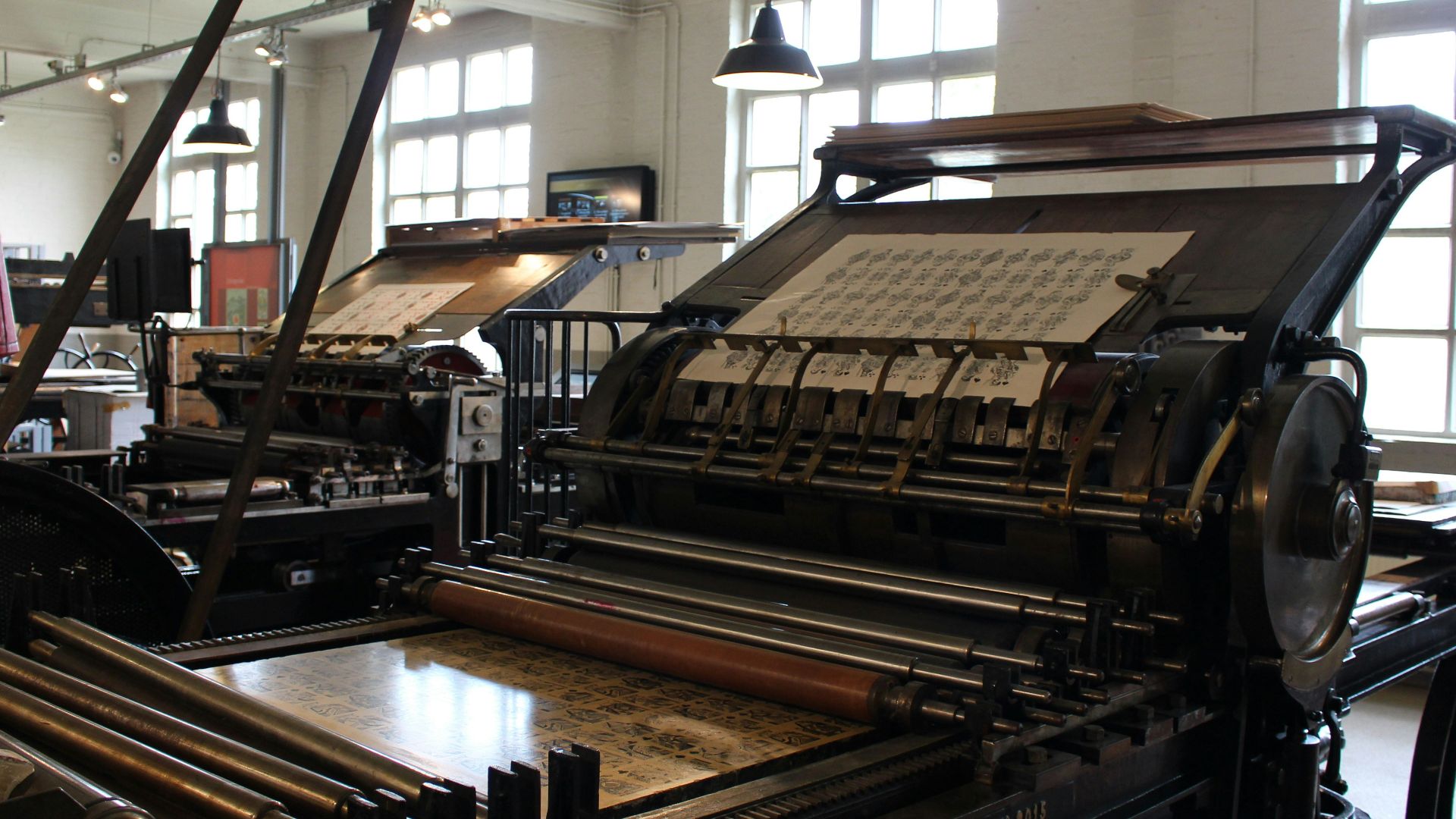 black and brown industrial machine