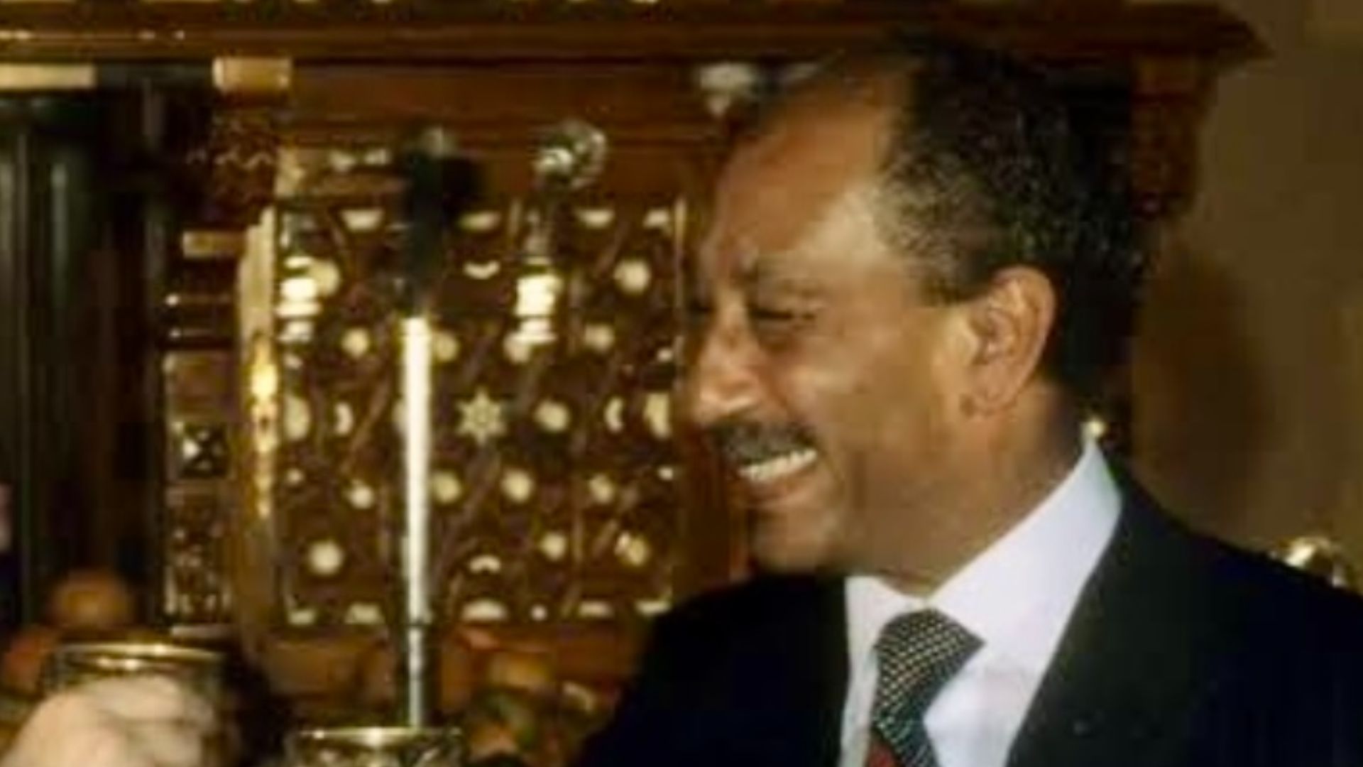 File:Anwar Sadat and Helmut Schmidt.jpg