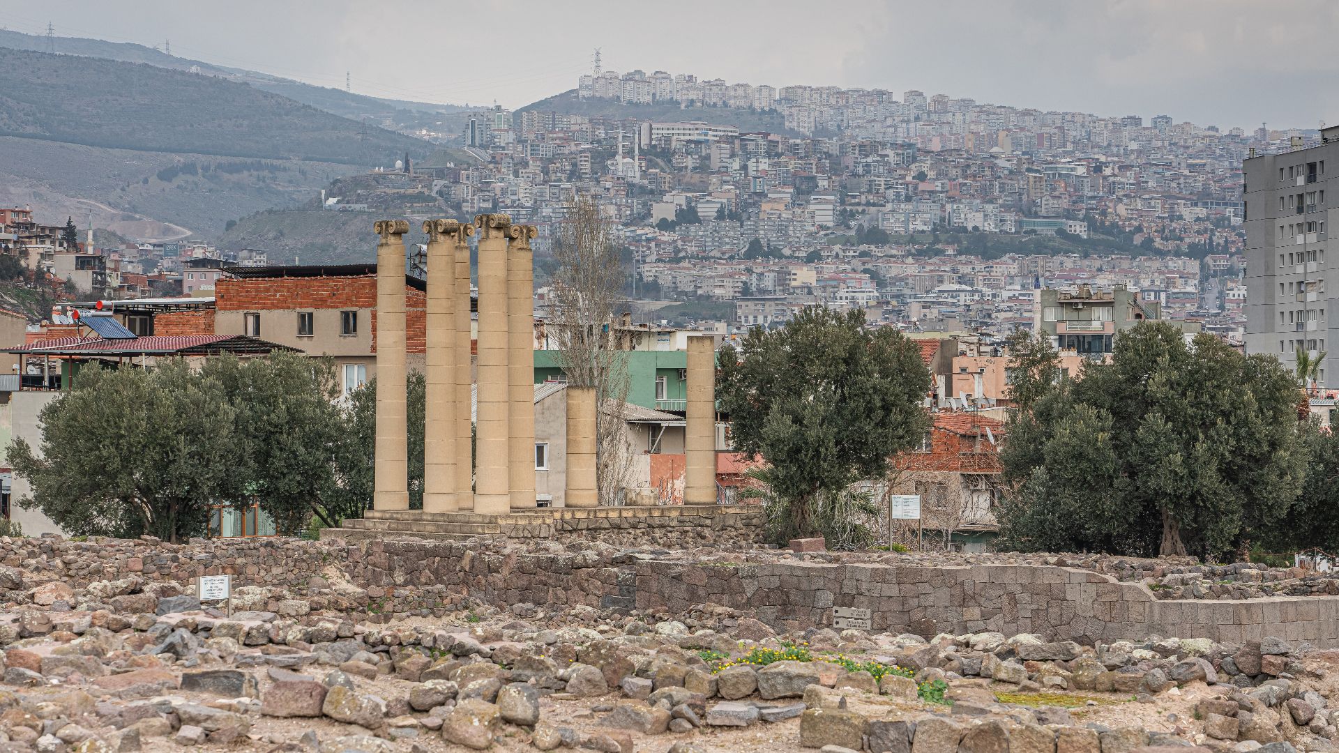 File:TR Izmir asv2020-02 img42 Tepekule Smyrna ruins.jpg