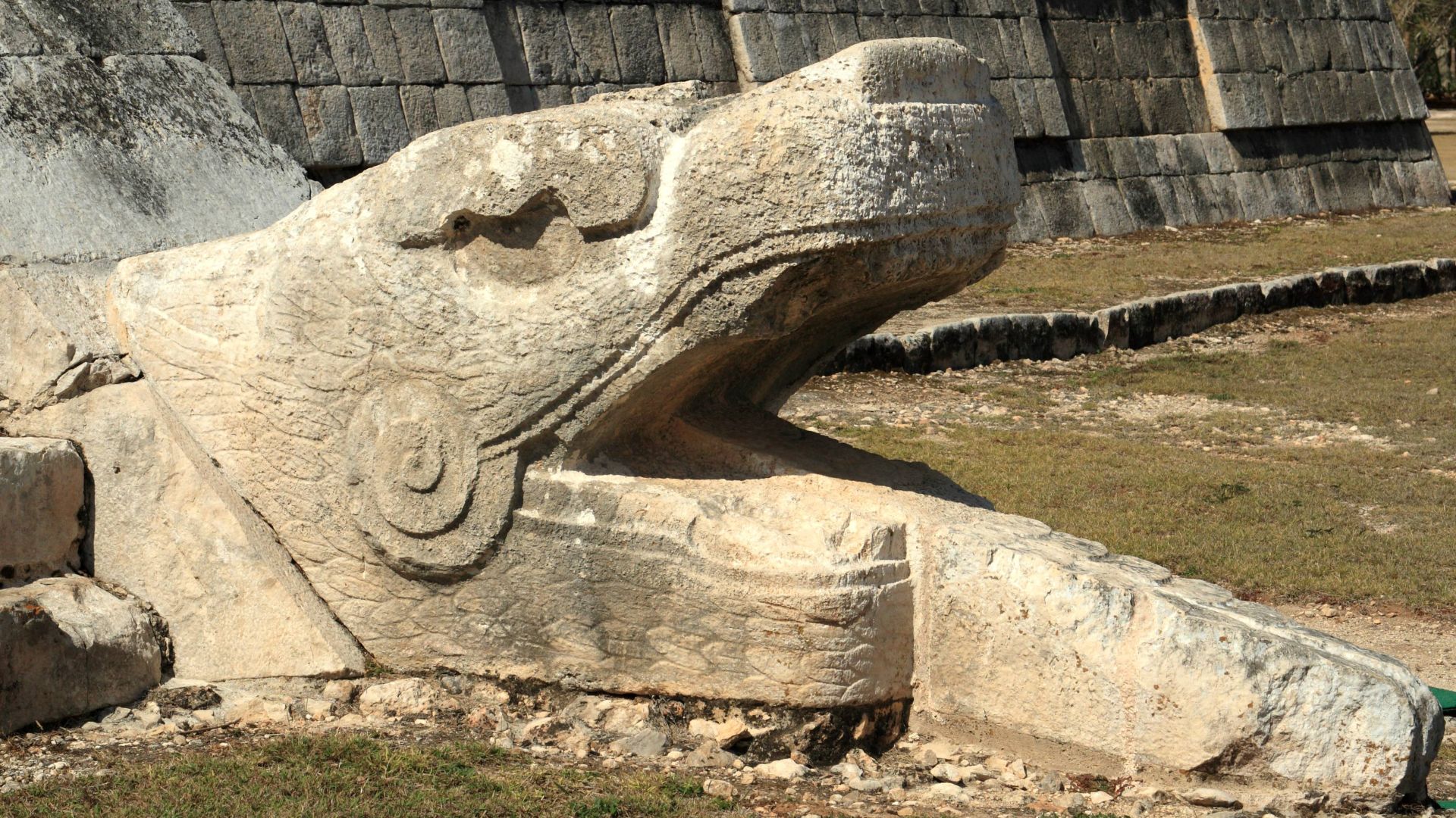 File:Serpent head at the base of El Castillo.jpg
