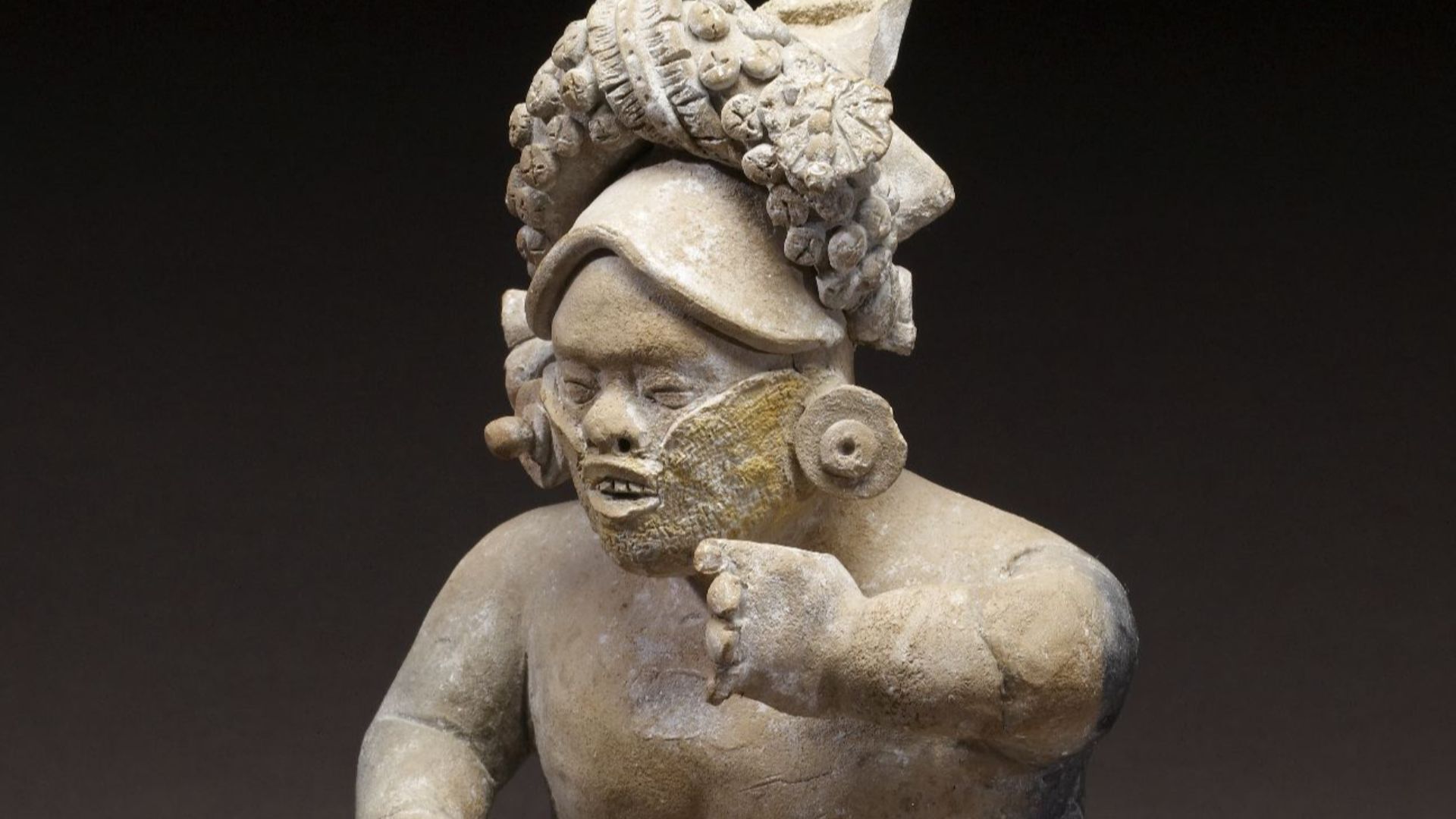 File:Mayan - Dwarf Figurine - Walters 20092036 - Three Quarter Left.jpg