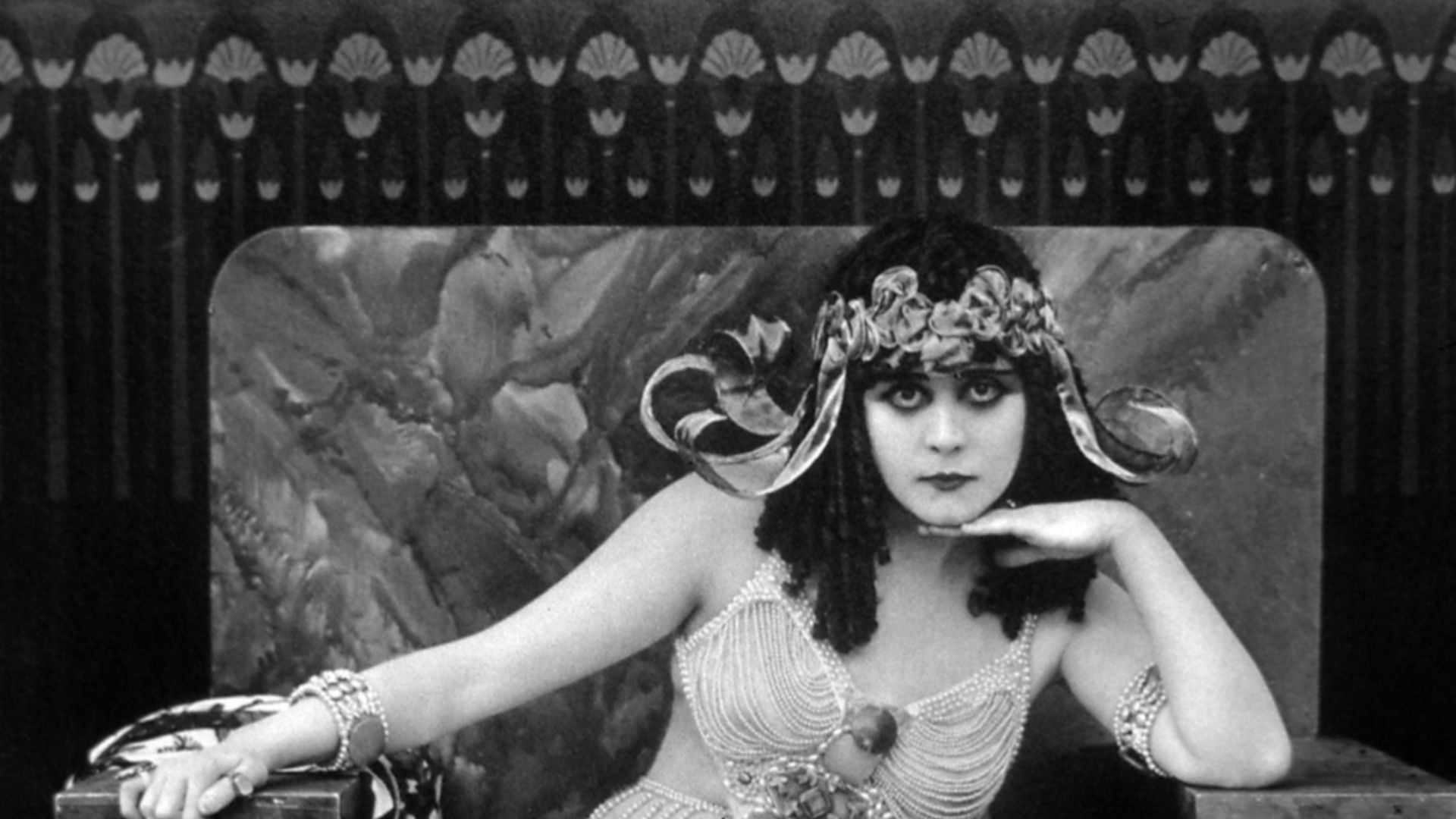 File:Theda-bara-cleopatra.jpg