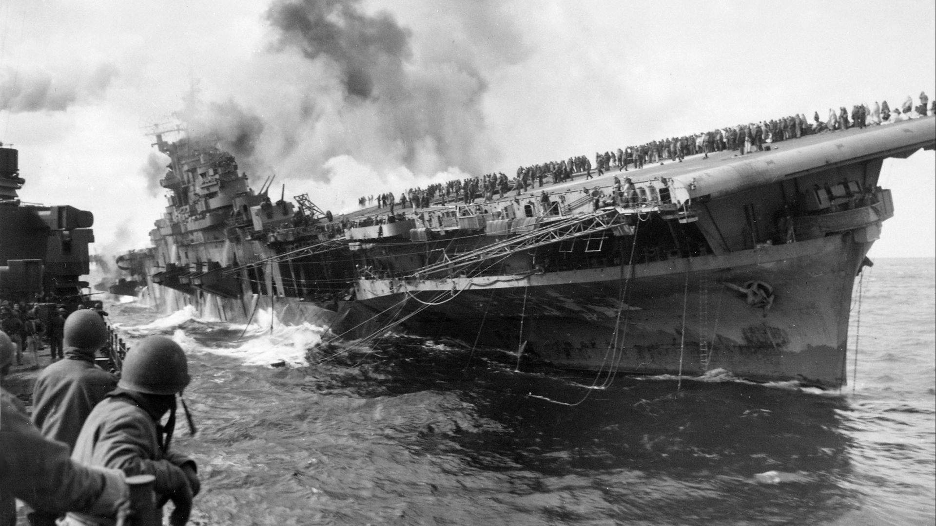 File:Attack on carrier USS Franklin 19 March 1945.jpg