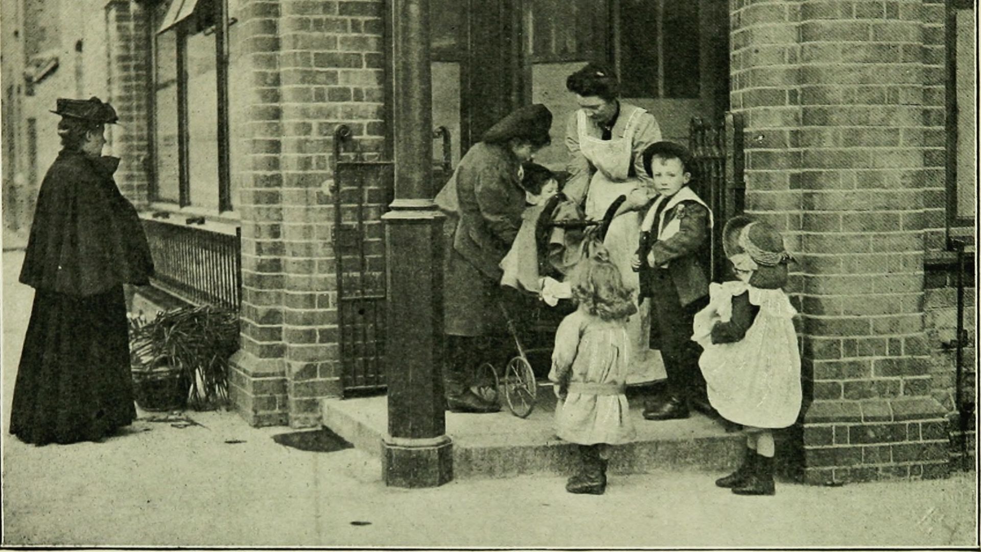 File:Ireland's crusade against tuberculosis; being a series of lectures delivered at the Tuberculosis Exhibition, 1907 (1908) (14760825386).jpg