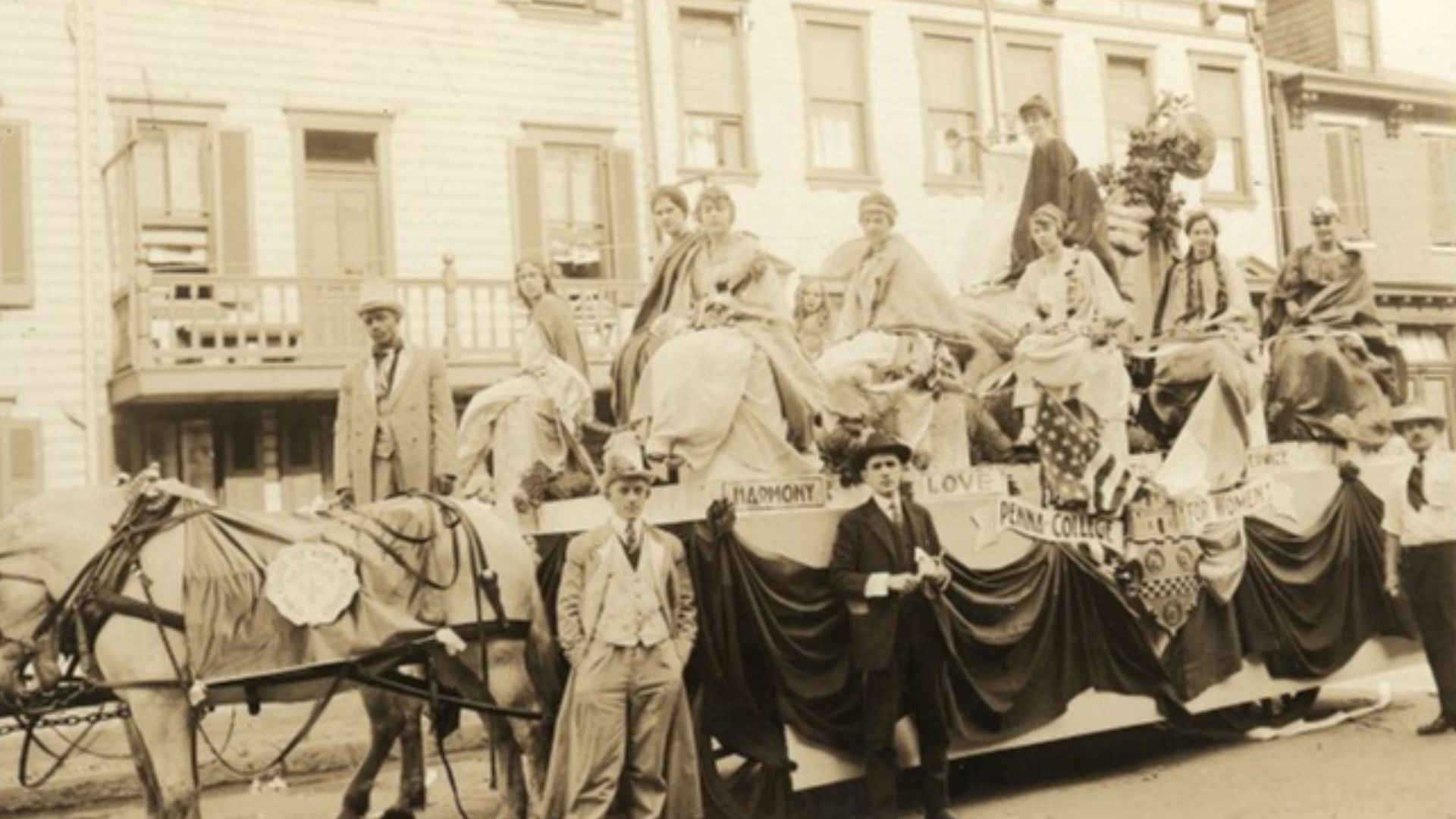 File:Women's suffrage float in Pittsburgh, May 2, 1914.png