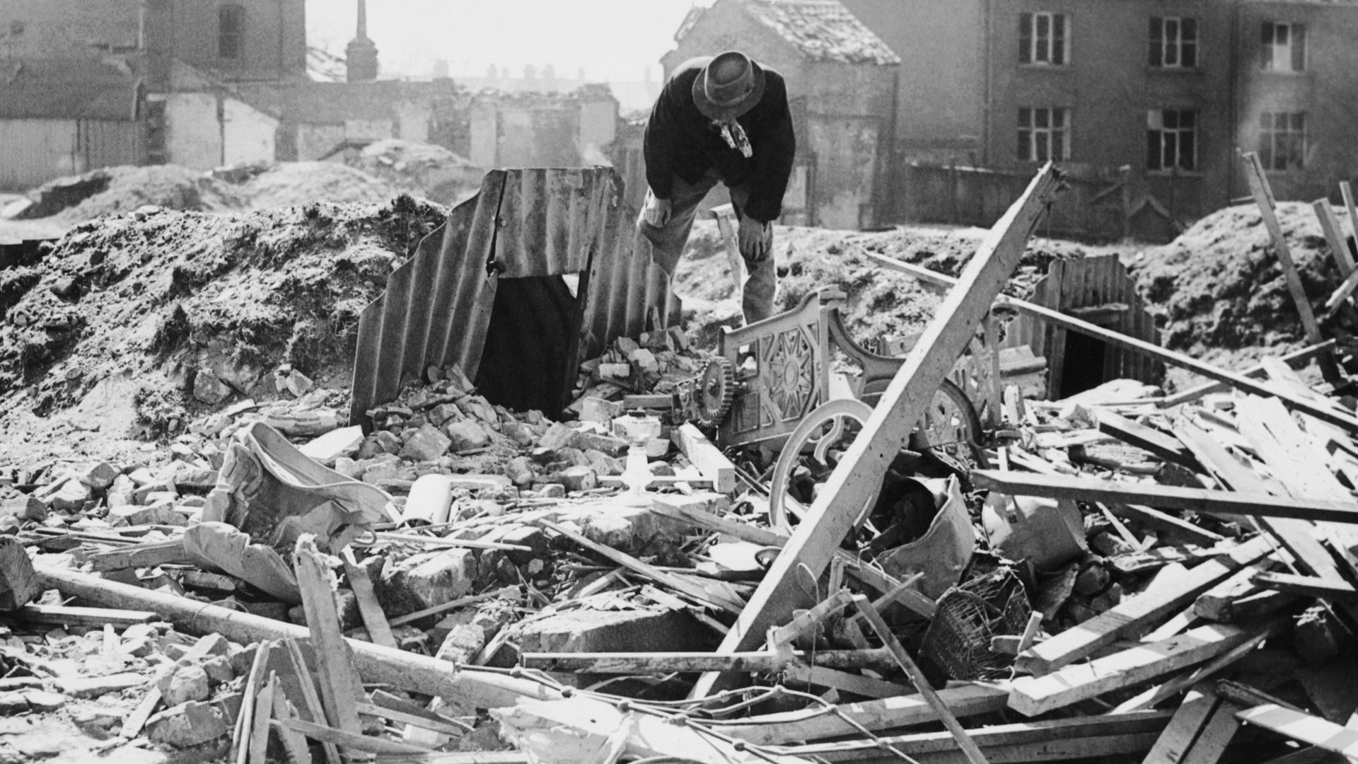 File:The Home Front in Britain during the Second World War HU36196.jpg