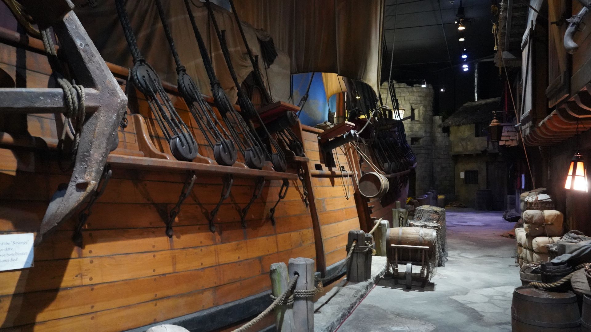 File:Downtown Nassau - 2025 - Pirates of Nassau (4).jpg