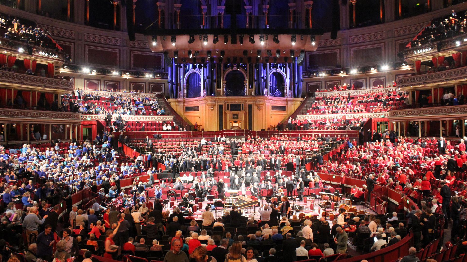 File:Royal Albert Hall - Messiah from Scratch 2015.JPG