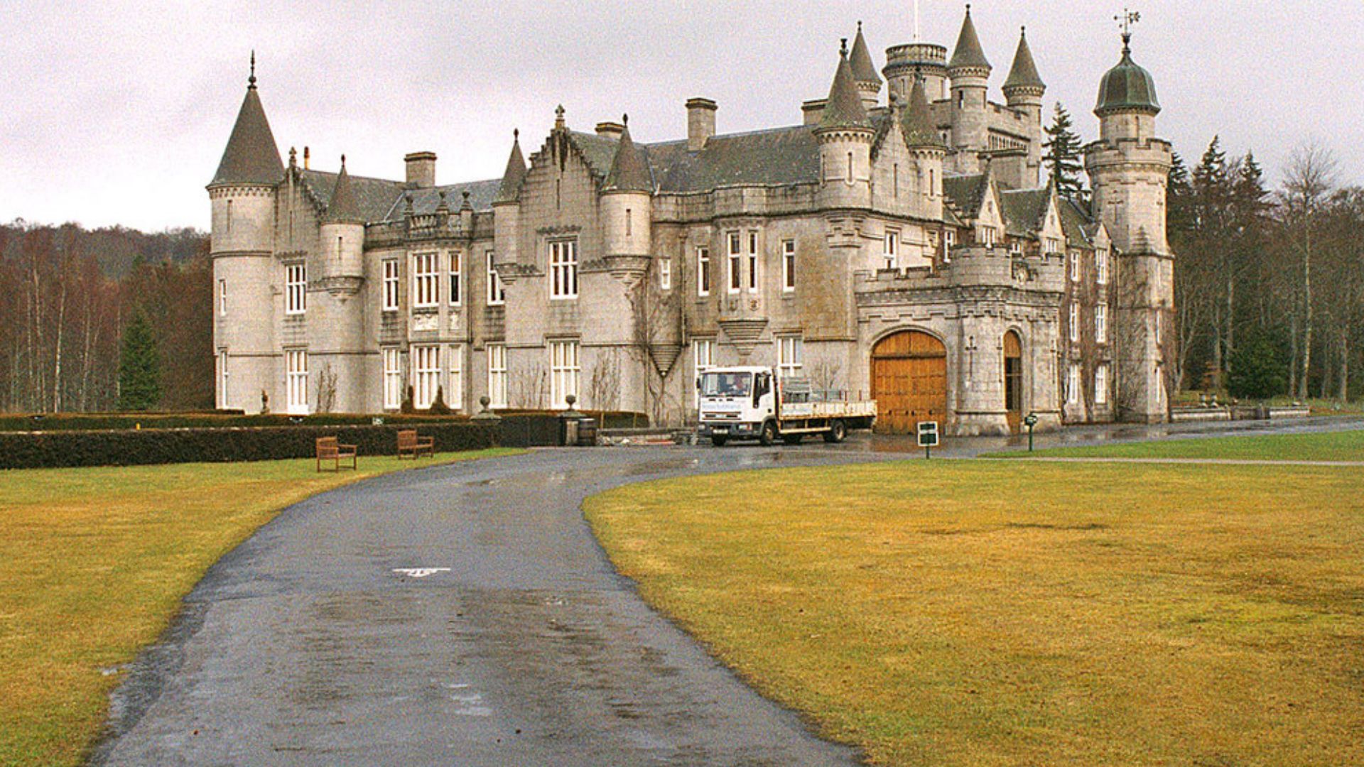 File:Balmoral Castle - geograph.org.uk - 2572411.jpg
