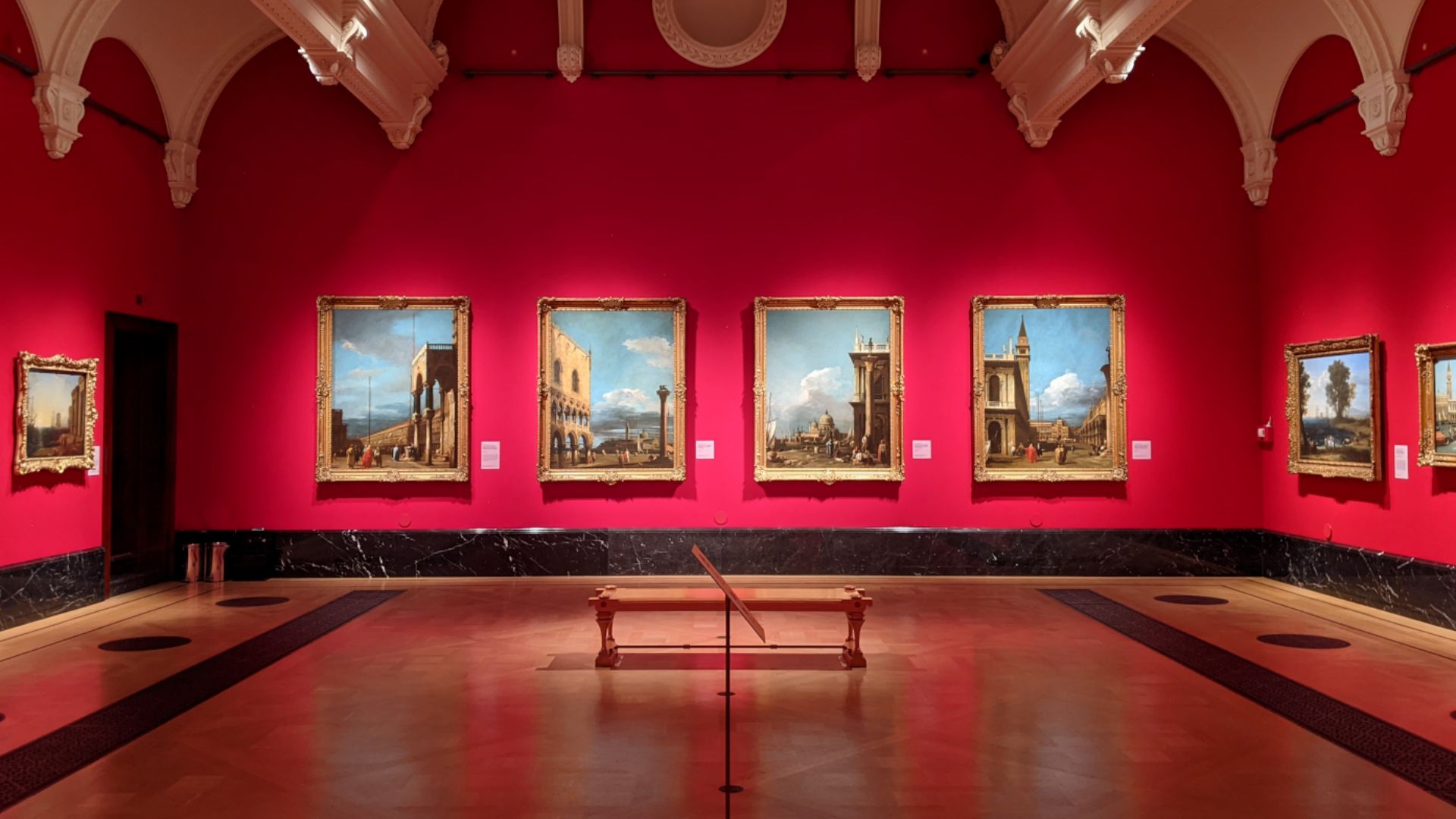 File:Queen's Gallery, Buckingham Palace (2).png