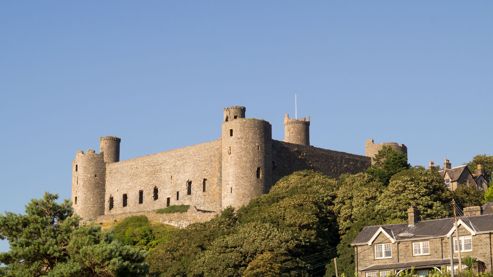 File:Harlech Castle, Merionethshire, Wales - 25-06-2017.jpg