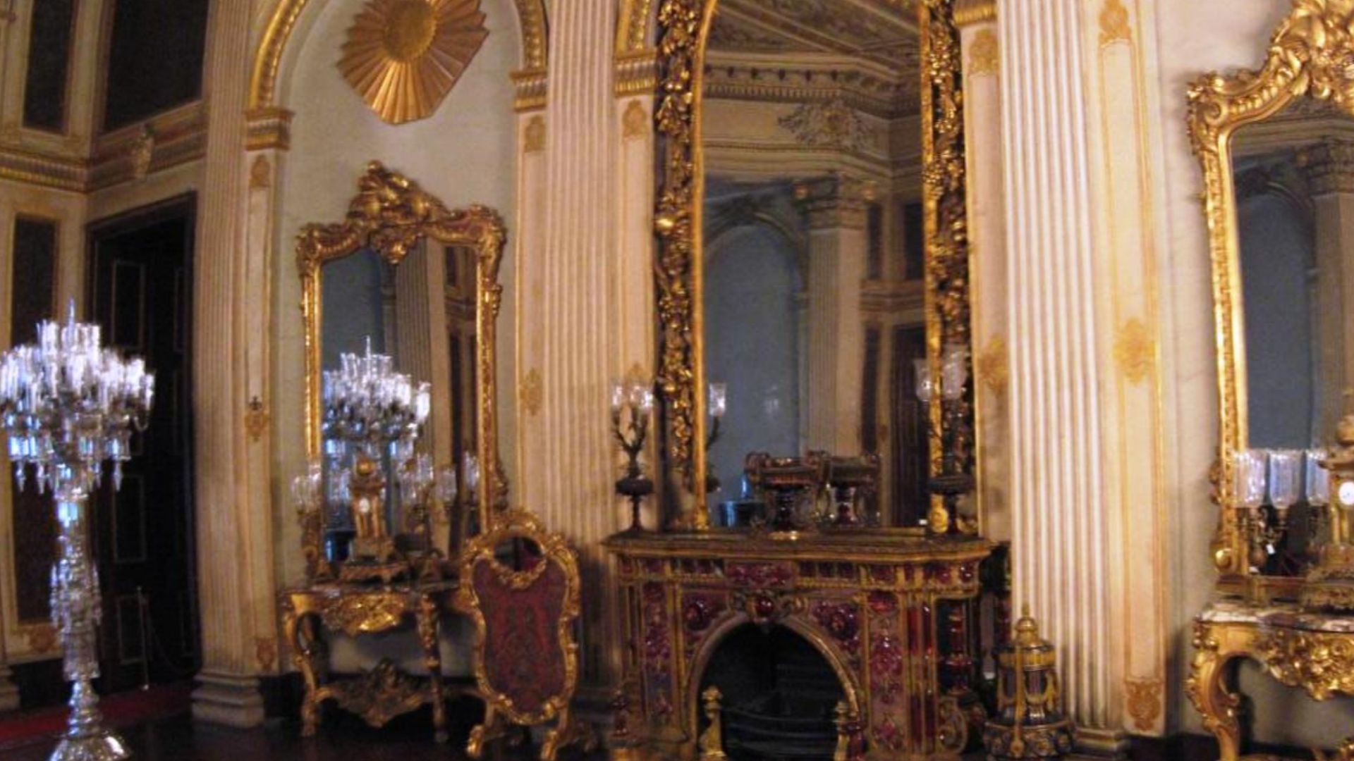 File:Privy Chamber Harem Dolmabahce March 2008.jpg