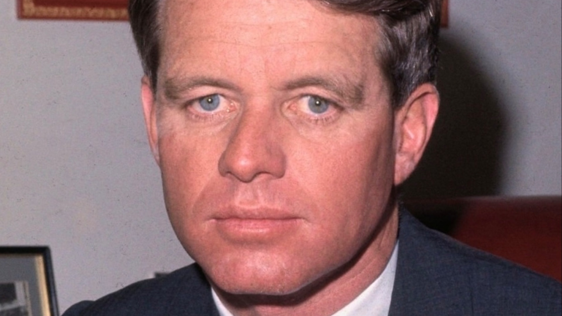 File:Robert F Kennedy cropped.jpg