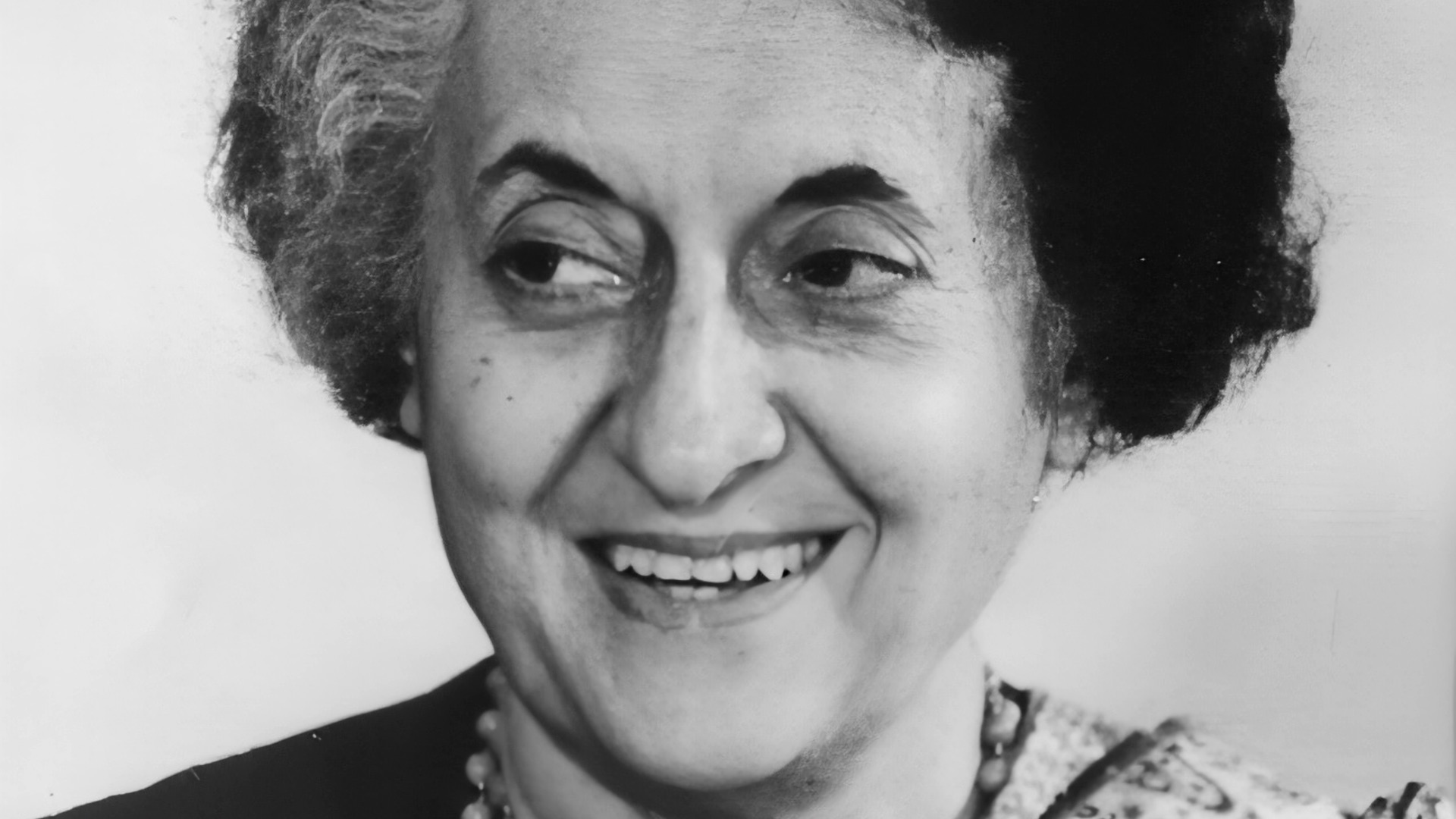 File:Indira Gandhi official portrait.png