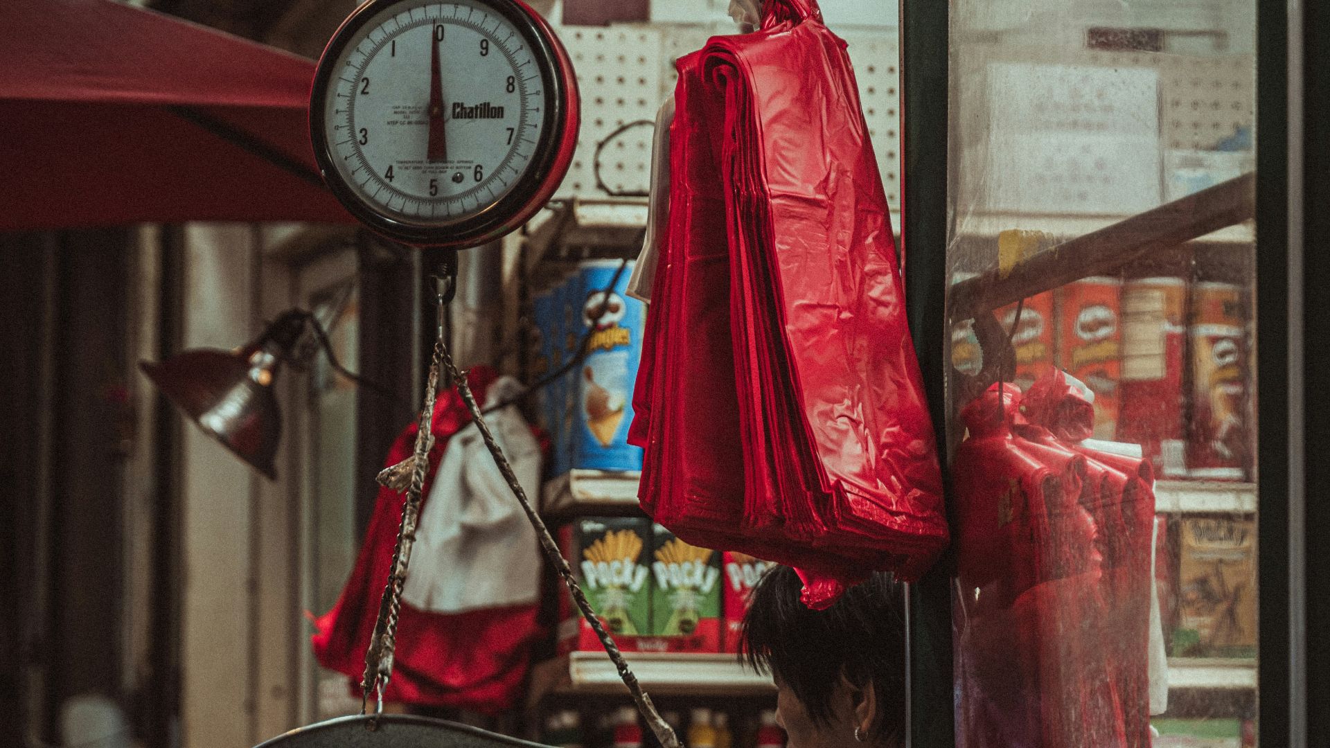 hanged round red scale