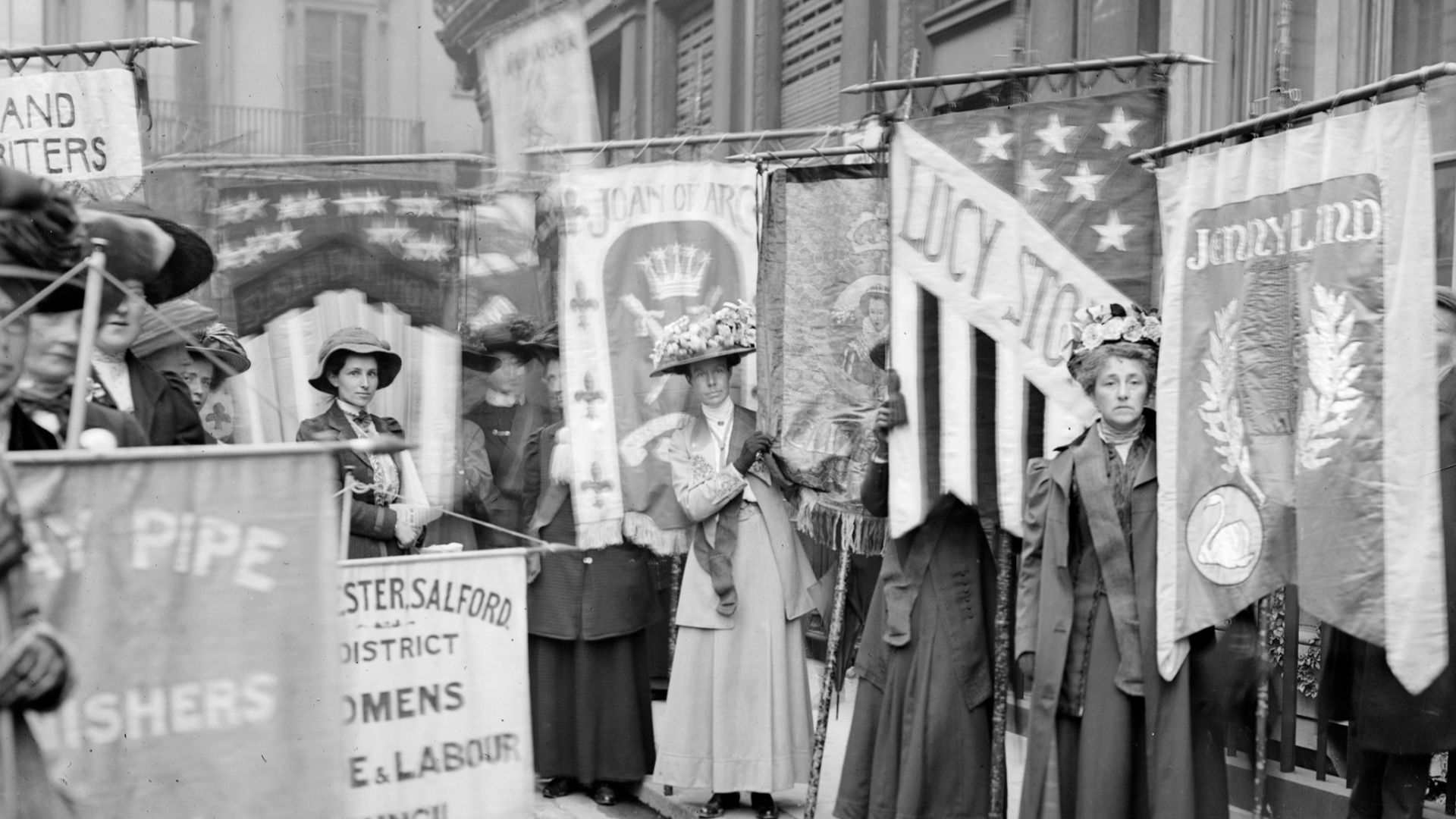 File:Suffragettes taking part in a pageant by the National Union of Women’s Suffrage Societies, June 1908.jpg