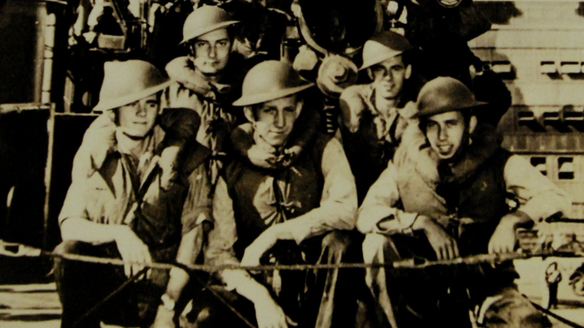 File:Gun crew of USS Ward (DD 139) who fired first shots against Japanese, WWII (23811260576).jpg