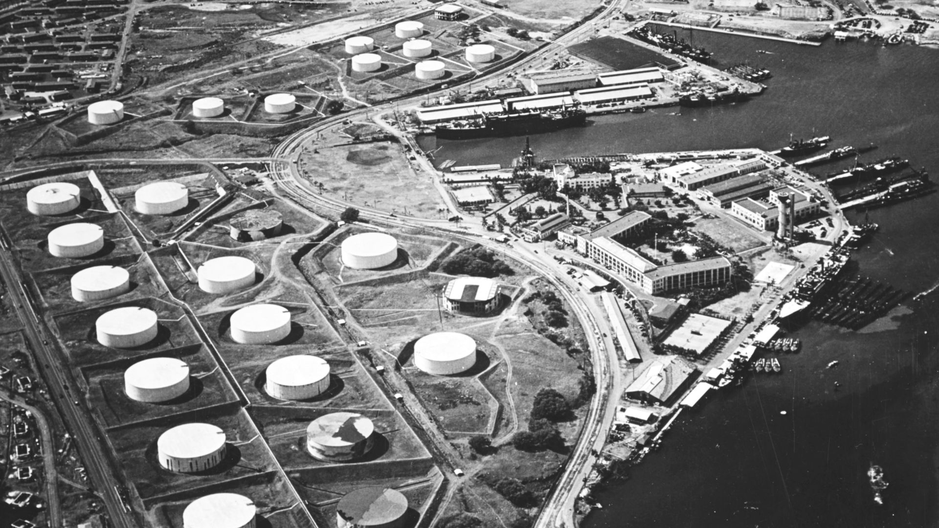 File:Aerial view of the Pearl Harbor submarine base and adjacent fuel tank farms on 13 October 1941 (80-G-182880) (cropped).jpg