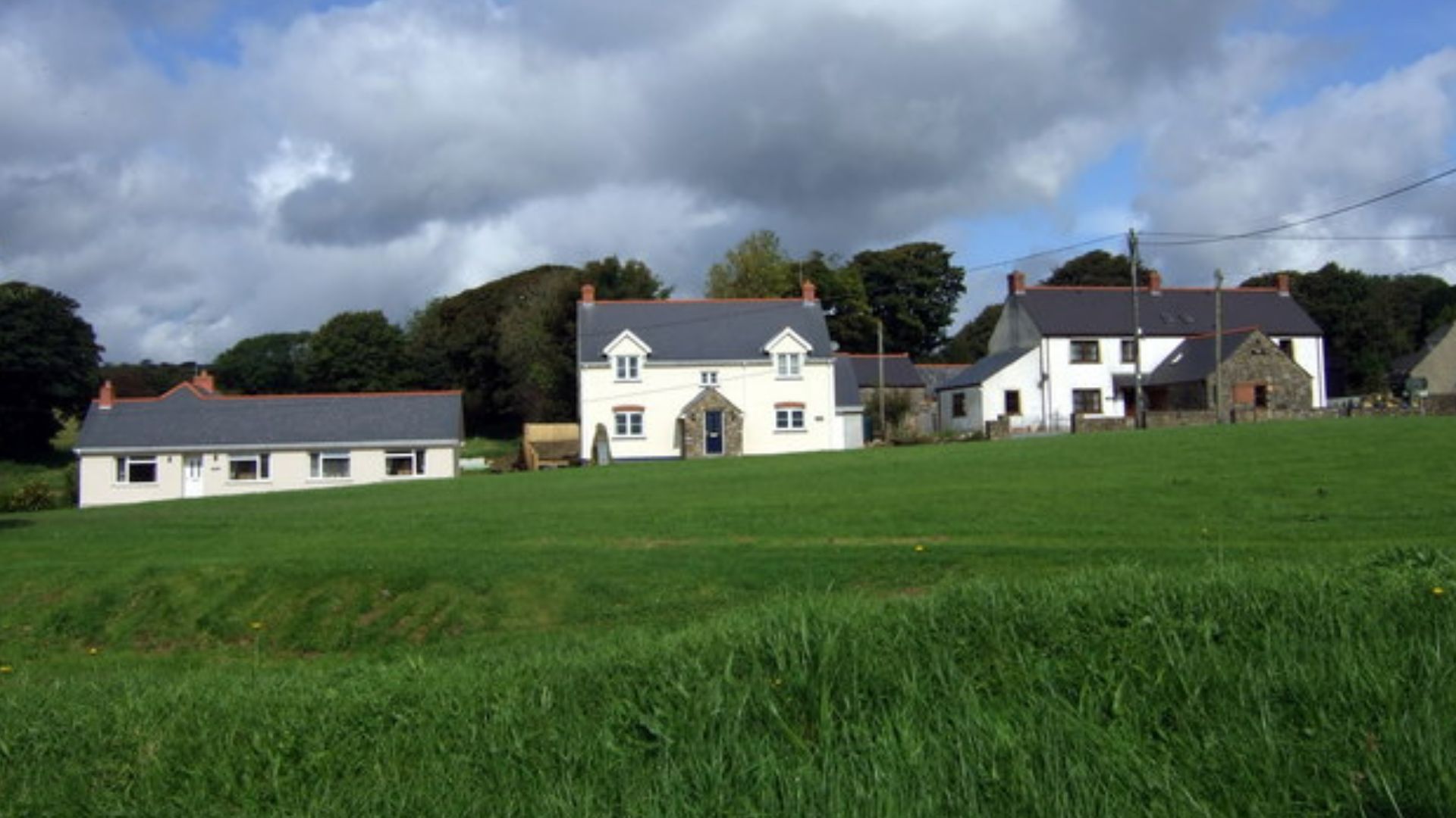 File:The village green at Casnewydd Bach-Little Newcastle - geograph.org.uk - 962162.jpg