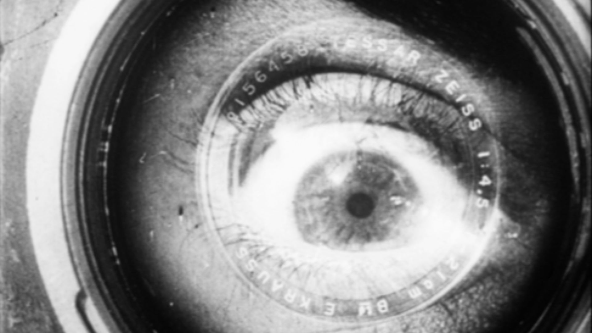 File:Man with a movie camera 1929 2.png