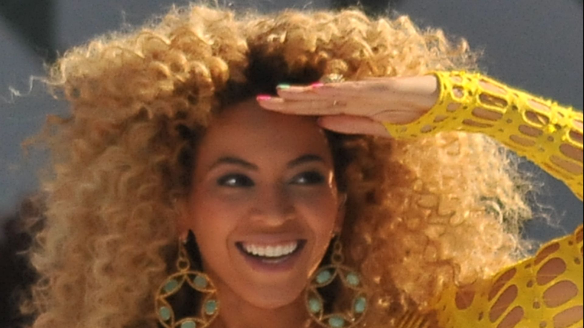 File:Beyoncé Knowles GMA Run the World cropped.jpg