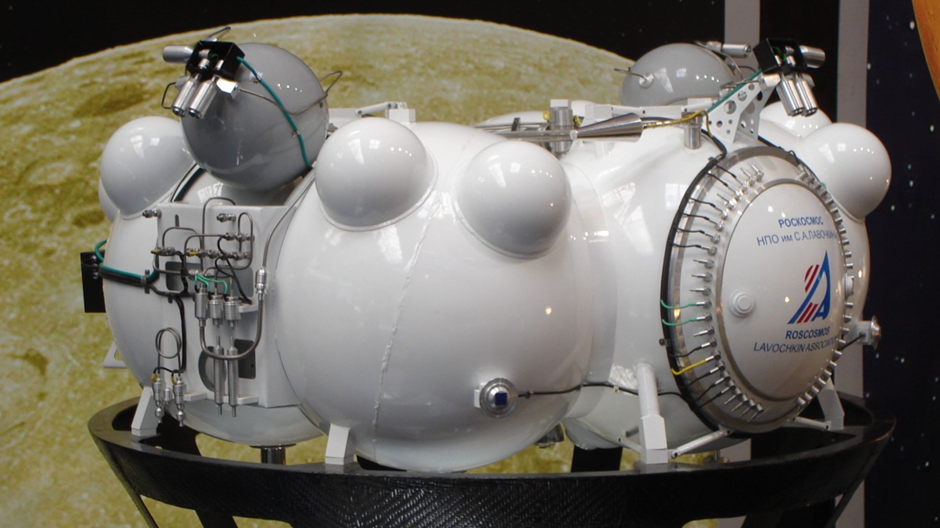 File:Phobos Grunt base section model.jpg