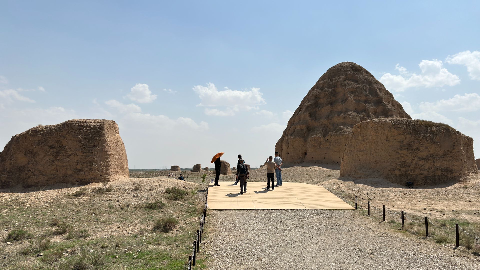 File:Western Xia mausoleums 3.jpg