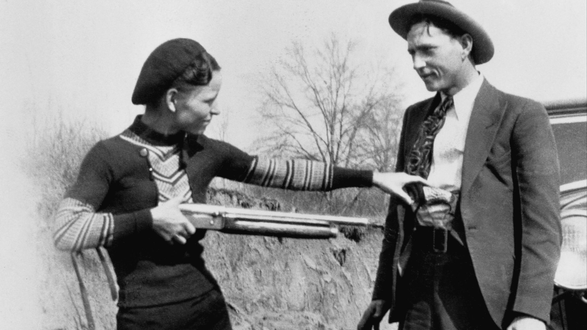 File:Bonnie and Clyde fooling around Getty 514872400.jpg